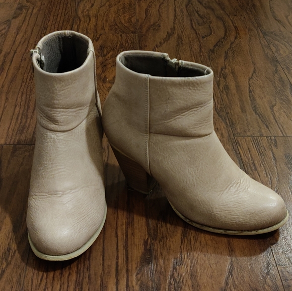 ❌SOLD❌ Cream/pink Ankle boots/booties - Picture 2 of 5